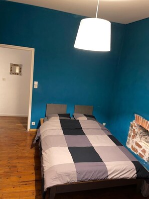 3 bedrooms, desk, iron/ironing board, WiFi