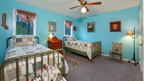 3 bedrooms, desk, iron/ironing board, free WiFi