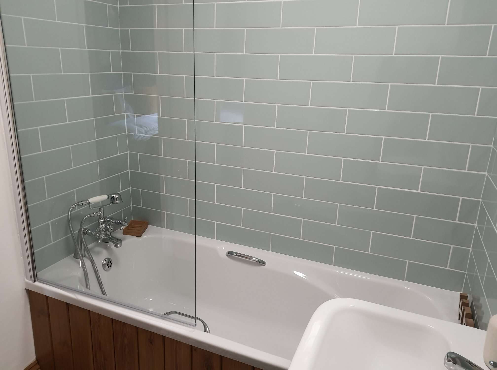 Combined shower/bathtub, hair dryer, towels, soap