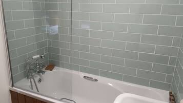 Combined shower/bathtub, hair dryer, towels, soap
