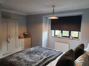 2 bedrooms, desk, iron/ironing board, travel cot