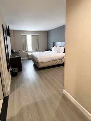 Quarto básico, 1 cama Queen, acessível | Wi-Fi de cortesia
