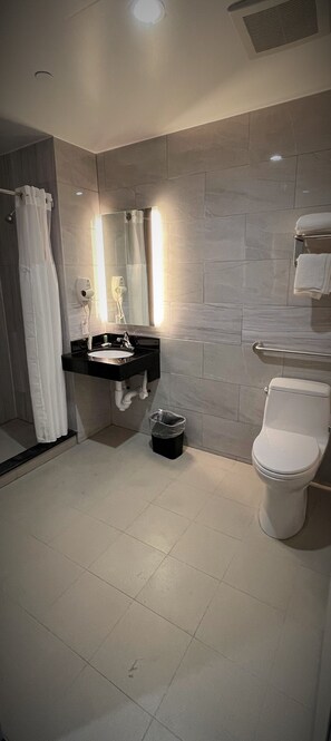 Basic Room, 1 Queen Bed, Accessible | Bathroom | Hair dryer, towels - Hotel 21 Nyc (Long Island City)