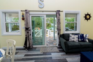 Smart TV - Anchor's Away, Russell Island (Russell Island)