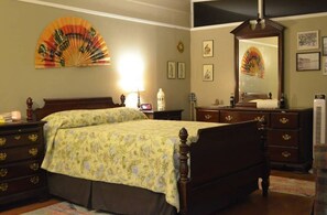 3 bedrooms, iron/ironing board, free WiFi, bed sheets - Cozy Mid Century Home (North Little Rock)