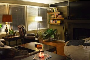 TV connectée, enceintes connectées, espaces bureaux