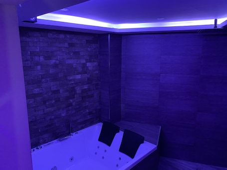 Spa. Luxury Gold