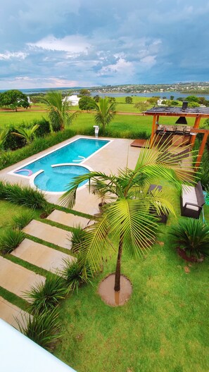 Piscine extérieure, piscine chauffée