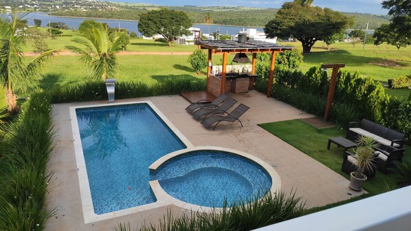 Ulkouima-allas, lämmitetty uima-allas