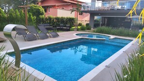 Ulkouima-allas, lämmitetty uima-allas