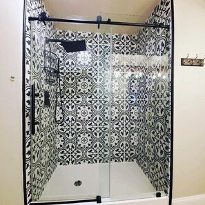Combined shower/tub, hair dryer, towels, soap