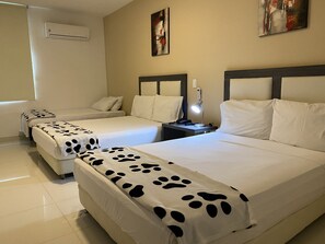 Comfort Triple Room | In-room safe, blackout curtains, iron/ironing board, free WiFi - Hotel La Esperanza Ciudad Jardin (Cali)