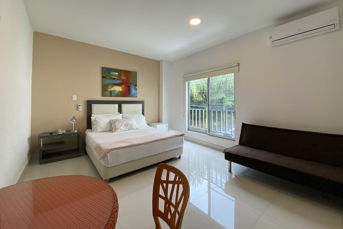 Business Double or Twin Room | In-room safe, blackout drapes, iron/ironing board, free WiFi