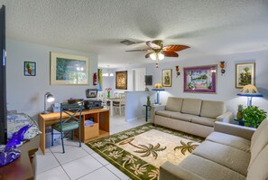 Smart TV, fireplace, DVD player, offices