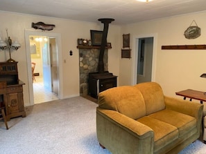 Interior - THE CABIN on Lake Creek River (Troy)