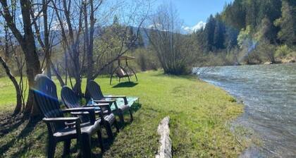 THE CABIN on Lake Creek River