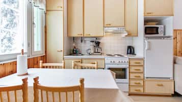 Fridge, microwave, dishwasher, cookware/dishes/utensils