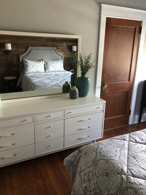 4 Schlafzimmer, Schreibtisch, Bügeleisen/Bügelbrett, kostenloses WLAN