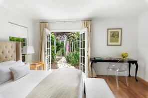 4 bedrooms, desk, free WiFi, bed sheets