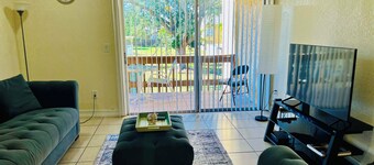 10 Minute drive to Siesta Beach!!! Spacious Condo.