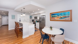 Dining - Grand Balcony Views, Pool, Hot Tub (Mexico Beach)