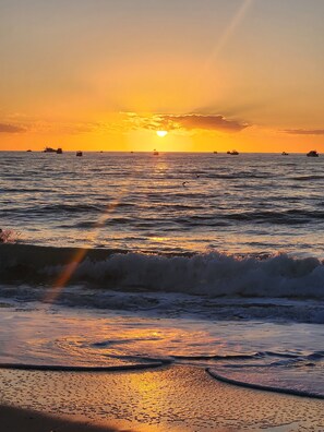 Beach nearby, sun-loungers, beach towels