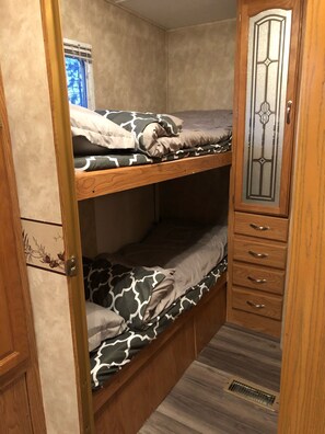 2 bedrooms, bed sheets