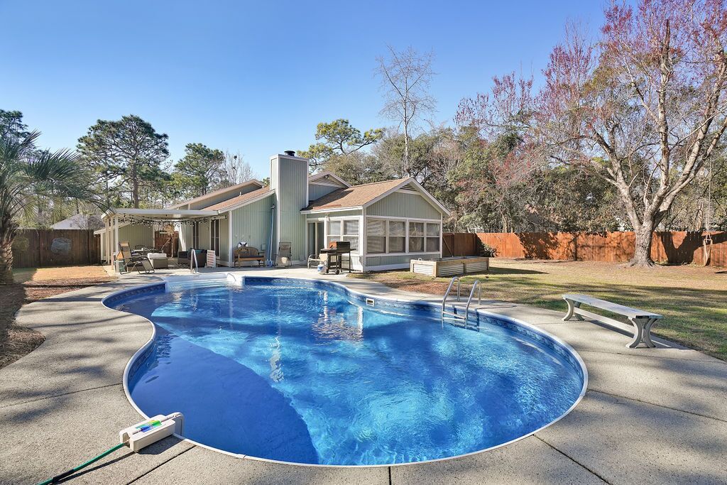Eagles Nest 4 bedroom 2 bathroom with gorgeous private pool and covered patio