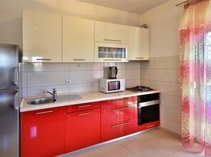 Fridge, oven, stovetop