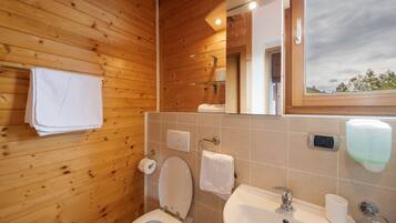 Douche, sĂšche-cheveux, serviettes fournies