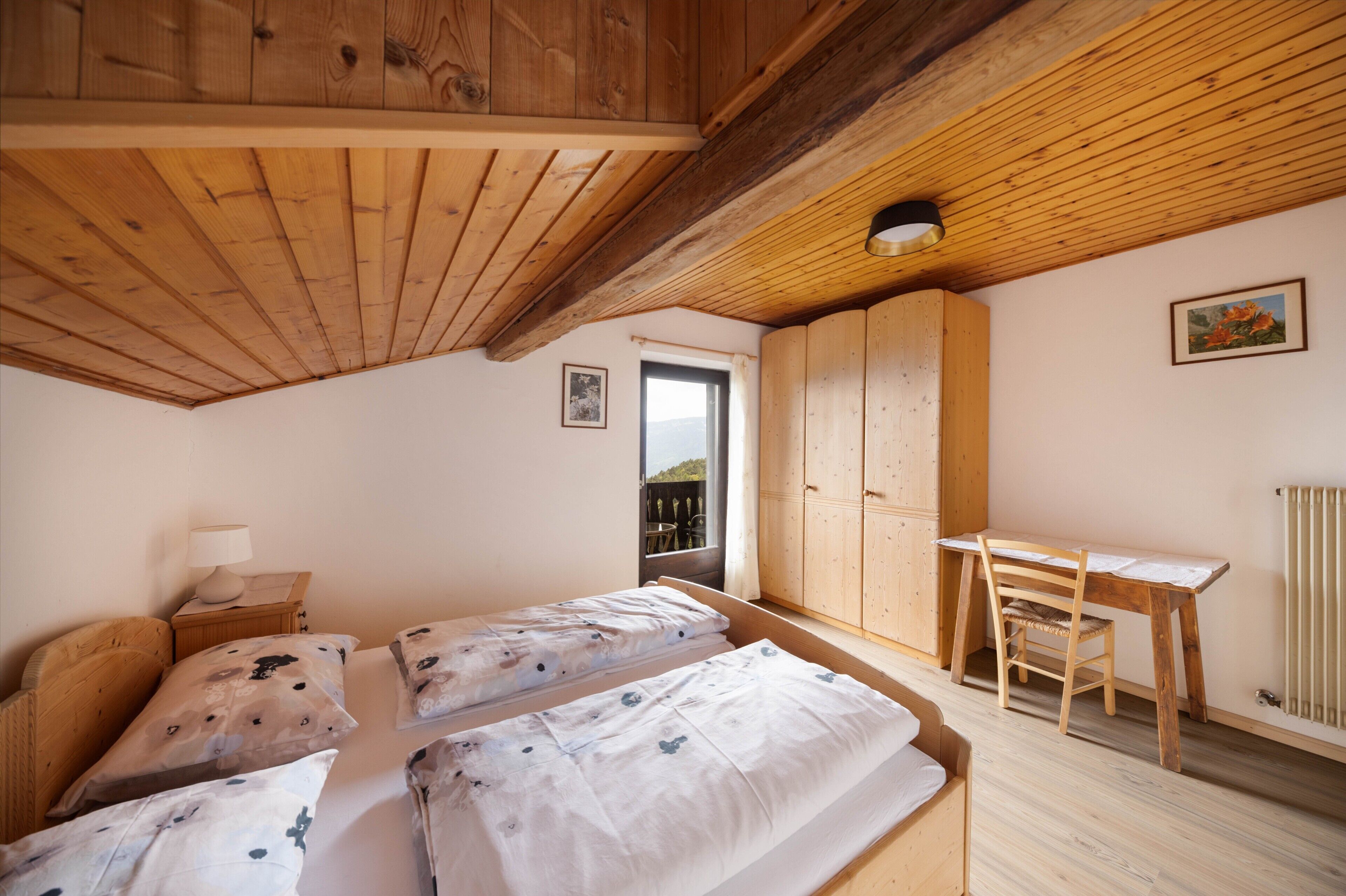 2 室のベッドルーム、WiFi (無料)、ベッドシーツ