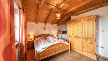 3 bedrooms, free WiFi, bed sheets