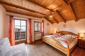 3 quartos, Wi-Fi de cortesia, roupa de cama