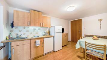 Réfrigérateur, four, plaque de cuisson, lave-vaisselle