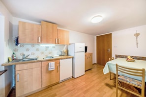 Réfrigérateur, four, plaque de cuisson, lave-vaisselle