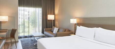 Hypo-allergenic bedding, in-room safe, desk, laptop workspace