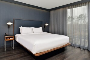 Desk, iron/ironing board, free WiFi, bed sheets - Courtyard by Marriott Raleigh Cary Crossroads (Cary)