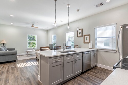 Blue Ivory: Kemah Retreat (2B)