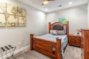 2 slaapkamers, een strijkplank/strijkijzer, gratis wifi, beddengoed