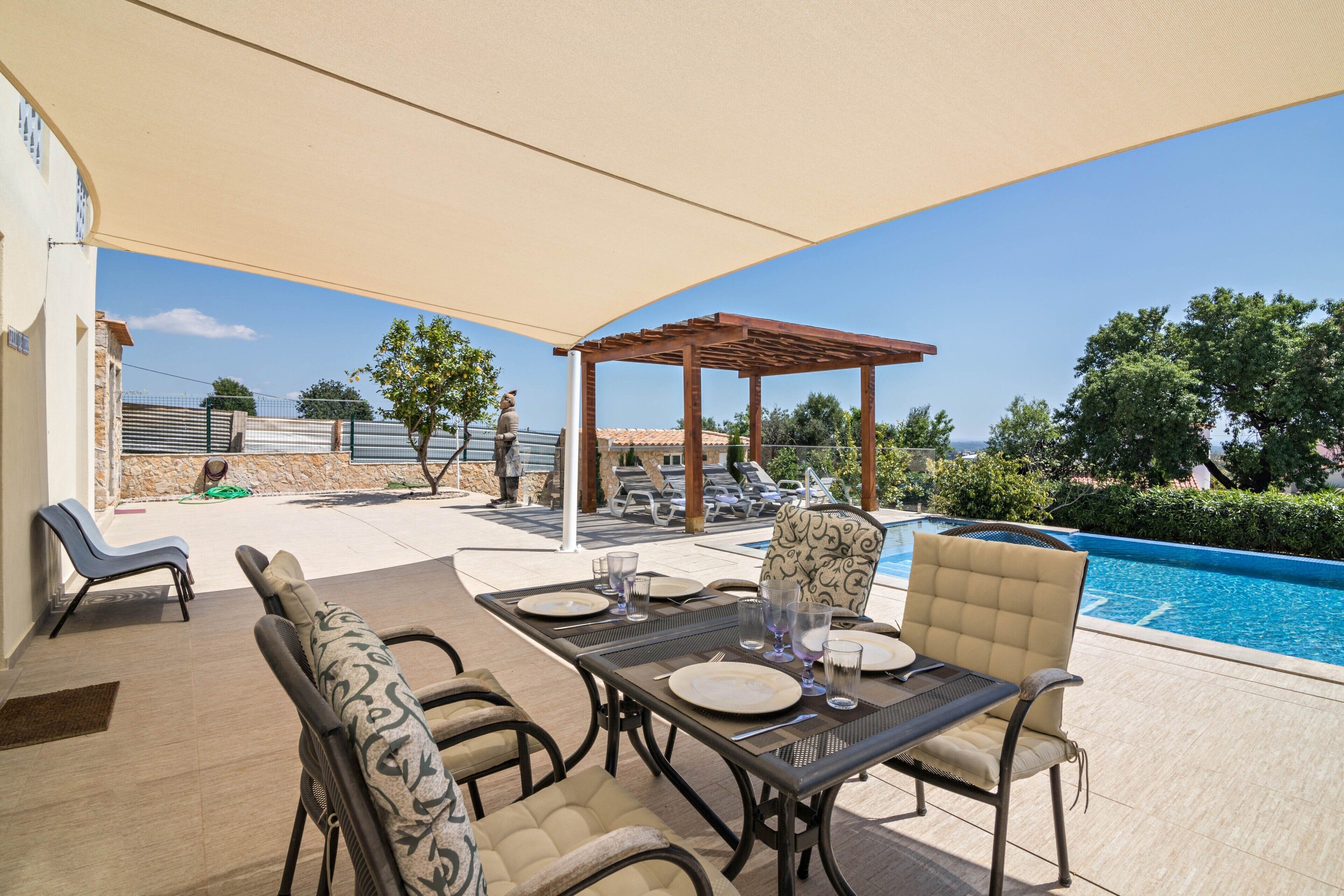 屋外ダイニングエリア