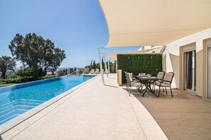 Pool - Holiday Apartment Mel de Flor with Sea View, Shared Infinity Pool, Communal Garden & Wi-Fi (Loulé)
