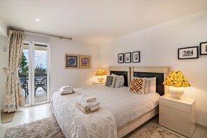 1 bedroom, iron/ironing board, free WiFi, bed sheets - Holiday Apartment Mel de Flor with Sea View, Shared Infinity Pool, Communal Garden & Wi-Fi (Loulé)