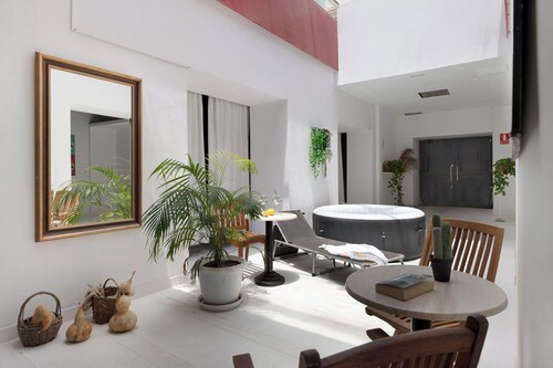 Spacious and bright house - rustic in the city center, ideal for groups