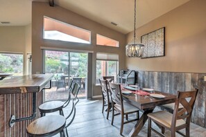 Dining - Guest Favorite in Sedona |View of Red Rock |Stargazing |King Suite |Mins to Chapel of the Holy Cross (Sedona)