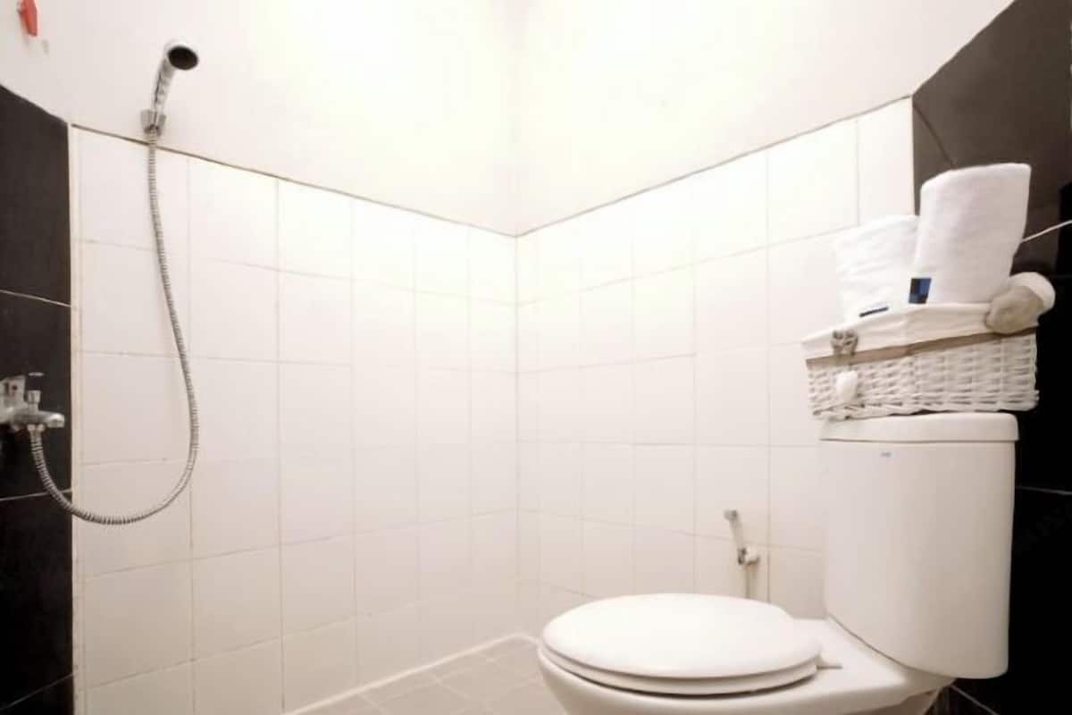 Baño | Regadera, toallas, jabón, shampoo