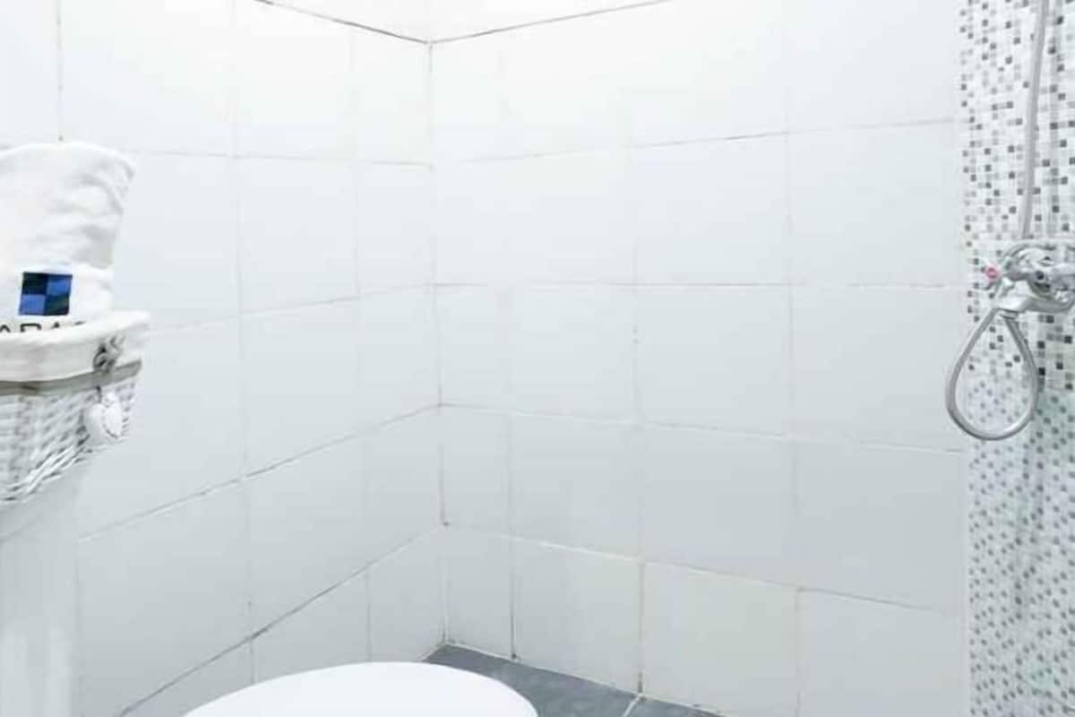 Baño | Regadera, bidet, toallas, jabón