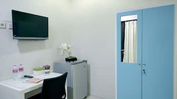 Kamar Deluks | Meja kerja, Wi-Fi gratis, dan seprai linen