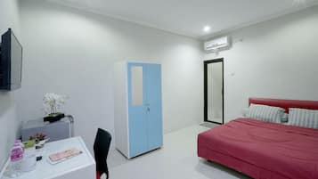 Deluxe Room | Desk, free WiFi, bed sheets