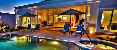 Kolam renang outdoor