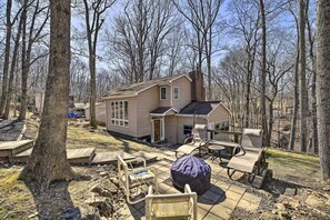 Terrace/patio - Pet-Friendly Cabin w/ Dock on Claytor Lake! (Radford)